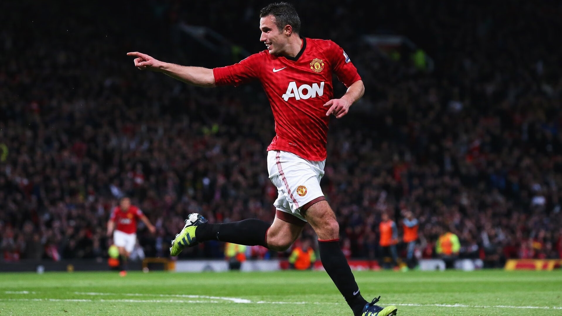 乐鱼（中国）体育官方网站-中场传球重心变化是否左右整体进攻模式，传中球怎么不停球直接射门